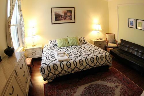 Toronto Garden Inn Bed & Breakfast