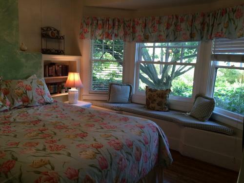 Bed & Breakfast Secret Garden Inn & Cottages