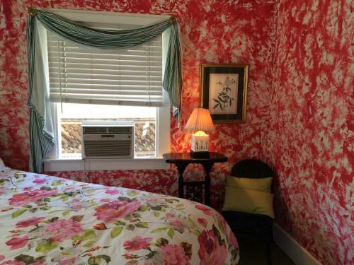 Bed & Breakfast Secret Garden Inn & Cottages