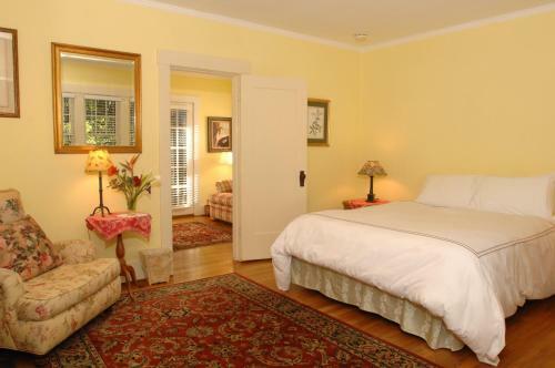 Bed & Breakfast Secret Garden Inn & Cottages