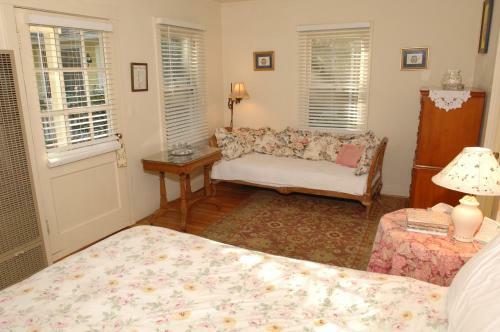 Bed & Breakfast Secret Garden Inn & Cottages