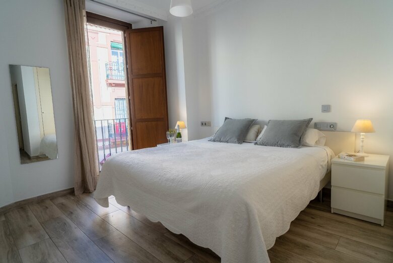 Apartamentos Azz Sevilla Torre De La Plata