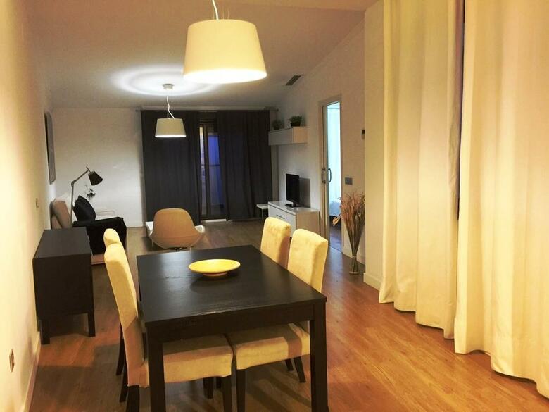 Apartamentos Azz Sevilla Torre De La Plata
