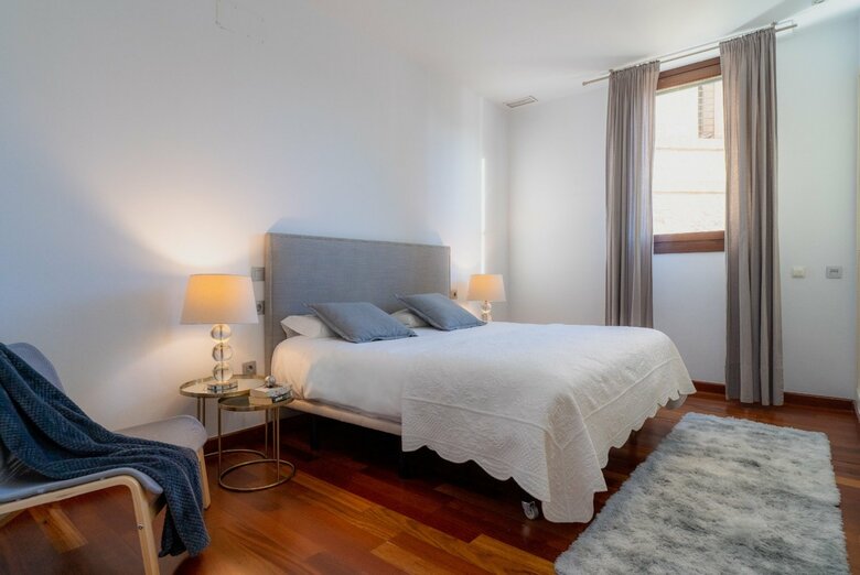 Apartamentos Azz Sevilla Torre De La Plata