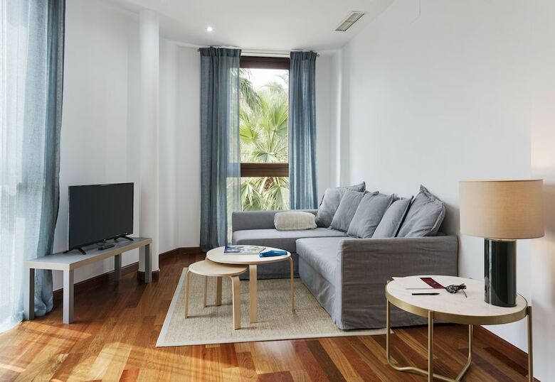 Apartamentos Azz Sevilla Torre De La Plata