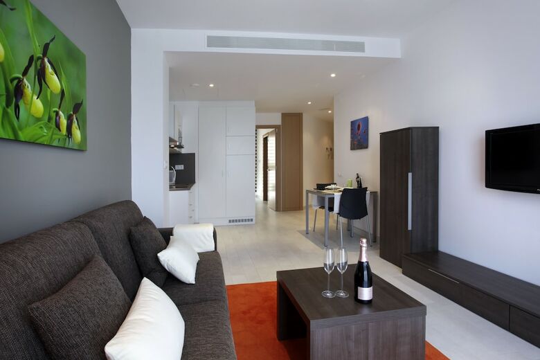 Fisa Rentals Les Corts Apartments