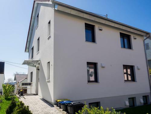 16lilien Apartmentwohnung Gartenblick