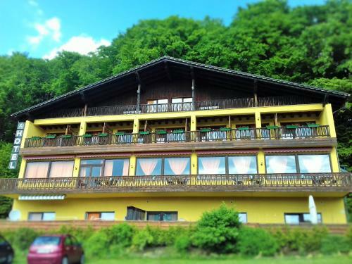 Albergue Hotel Burgberg