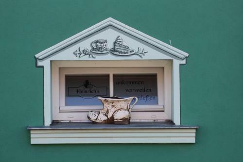 Hostal Heinrich's Pension & Cafe-wirtschaft