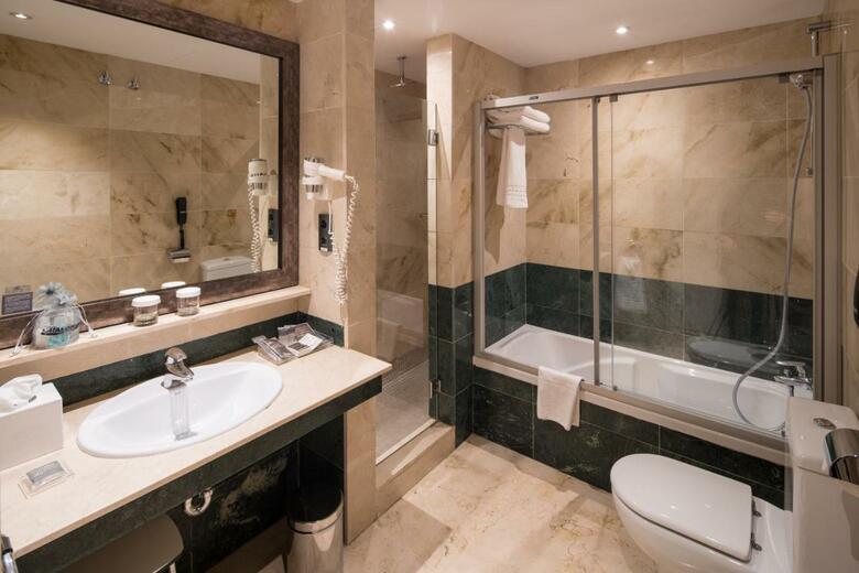 Hotel Catalonia Born