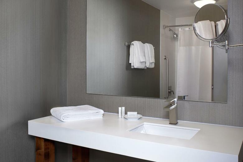 Hotel Courtyard By Marriott Downtown Toronto