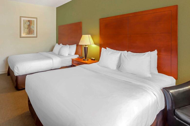 Hotel Comfort Inn & Suites Thousand Islands Harbour District