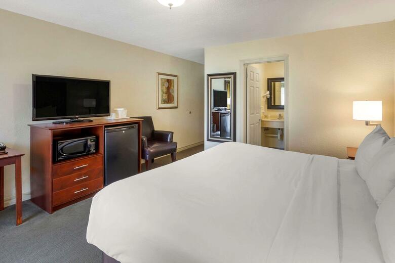 Hotel Comfort Inn & Suites Thousand Islands Harbour District