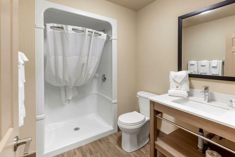 Hotel Comfort Inn & Suites Thousand Islands Harbour District