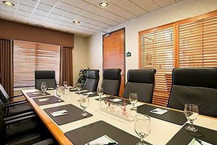 Hotel Wingate By Wyndham Calgary