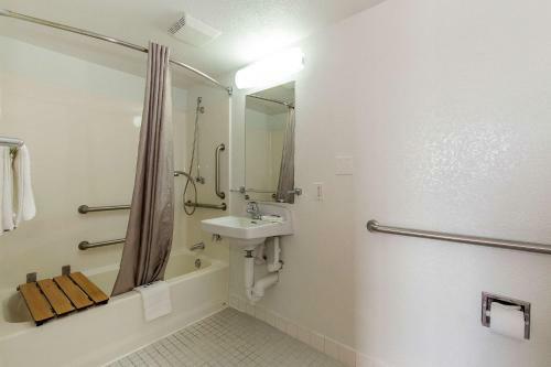 Motel 6 Hayward