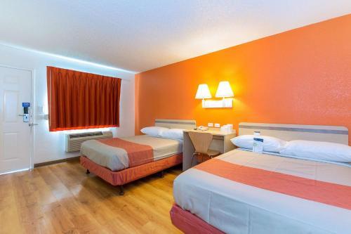 Motel 6 Hayward