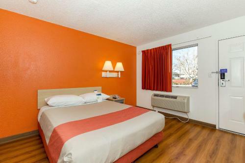 Motel 6 Hayward