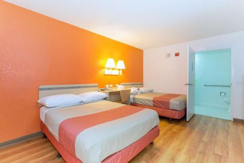 Motel 6 Hayward