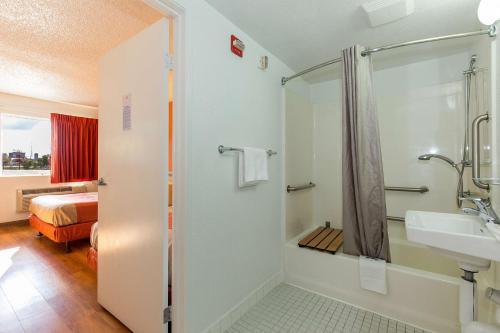 Motel 6 Hayward