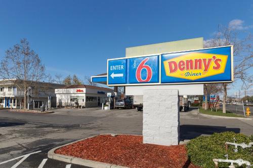 Motel 6 Hayward