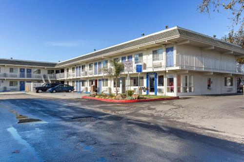 Motel 6 Hayward
