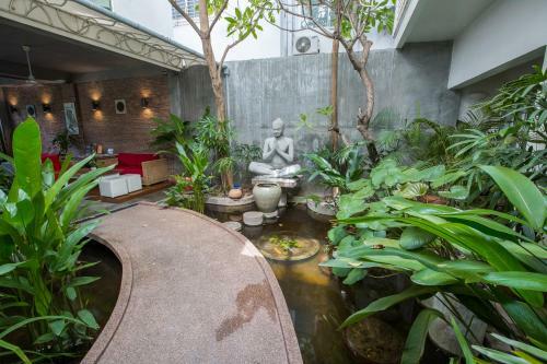 Hotel Away Villa Salt Phnom Penh
