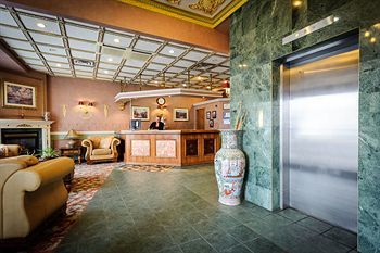 Peterborough Inn & Suites Hotel