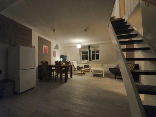 Apartamento Gem�tliche Gro�e Dachwohnung Mit Terrasse
