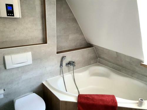 Apartamento Gem�tliche Gro�e Dachwohnung Mit Terrasse