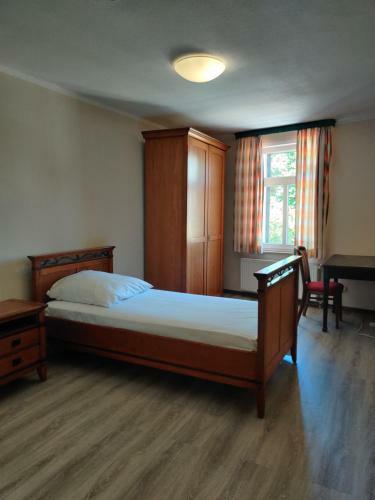 Laddu Gopal Hotel And Restaurant