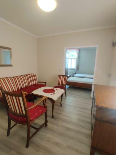 Laddu Gopal Hotel And Restaurant