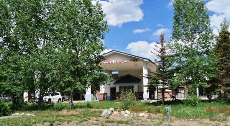 Hotel Luxury Inn & Suites