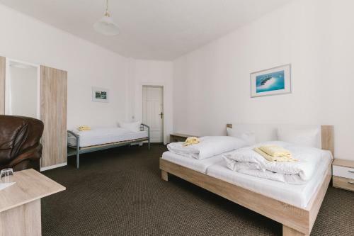 Hostal Menzels Gastst�tte & Pension Drehscheibe