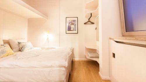 Aparthotel Room For Rent