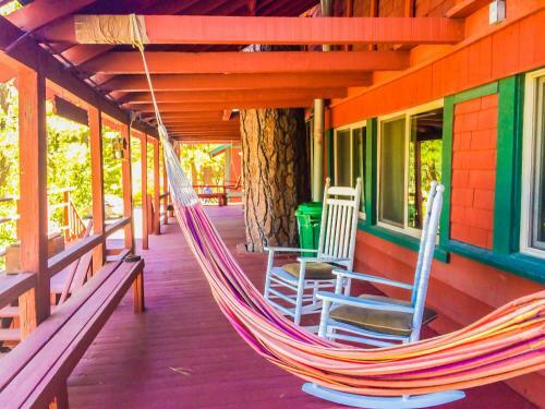 Albergue Ith Big Bear Mountain Adventure Lodge