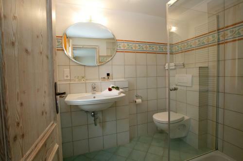 Hostal Berggasthof Zur Glocke