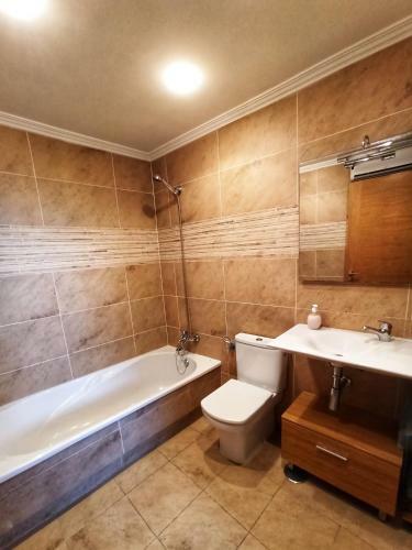 Apartamento Luminoso Con Garaje, En El Centro