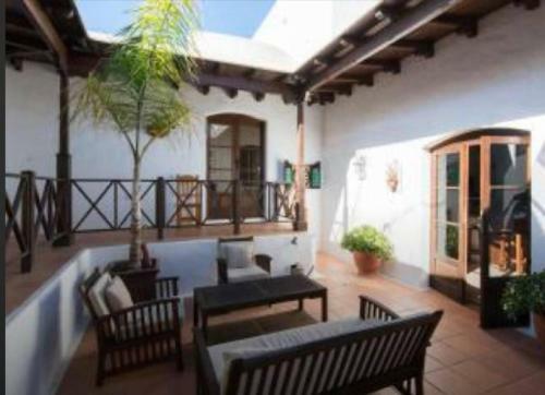 Villa Papaz In Lanzarote Spacious Pool Sea View