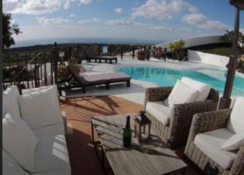 Villa Papaz In Lanzarote Spacious Pool Sea View