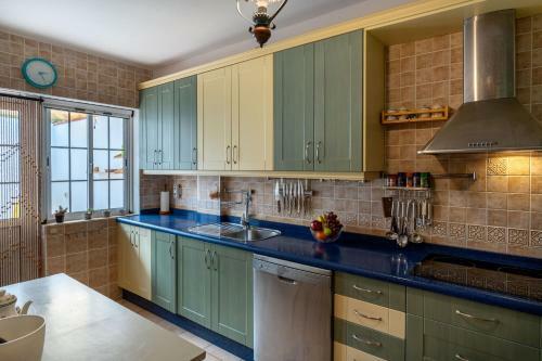 Holidayvilla Marina 2- Beachfront, Wifi , Sea View By Holidayshome
