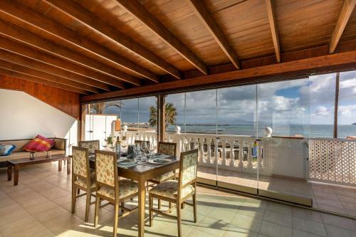 Holidayvilla Marina 2- Beachfront, Wifi , Sea View By Holidayshome