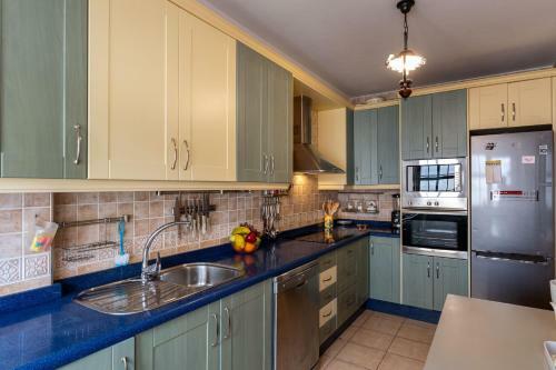 Holidayvilla Marina 2- Beachfront, Wifi , Sea View By Holidayshome
