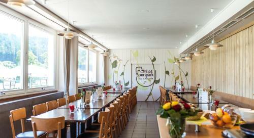 Ft Hotel & Restaurant