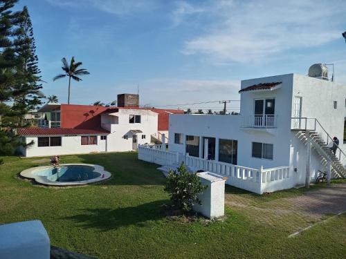 Hostal Villa Ricarda En Costa Esmeralda A Pie De Playa