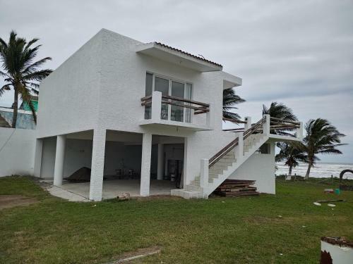 Hostal Villa Ricarda En Costa Esmeralda A Pie De Playa