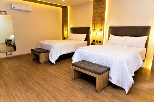 Hotel Plaza By Kavia