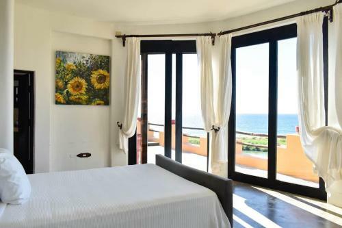 Villa New Luxury Getaway - Pool, Spa, Sunset, Views @ Casa Bella