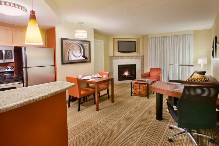 Hotel Residence Inn By Marriott Calgary Airport