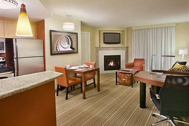 Hotel Residence Inn By Marriott Calgary Airport